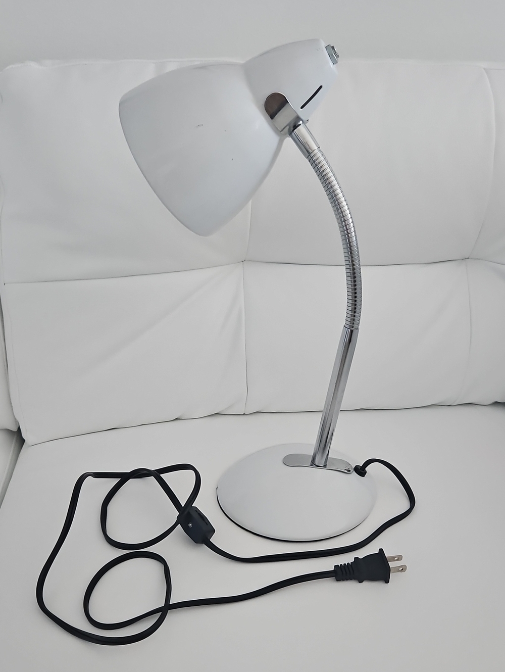 White Metal Intertek Gooseneck Desk Lamp
